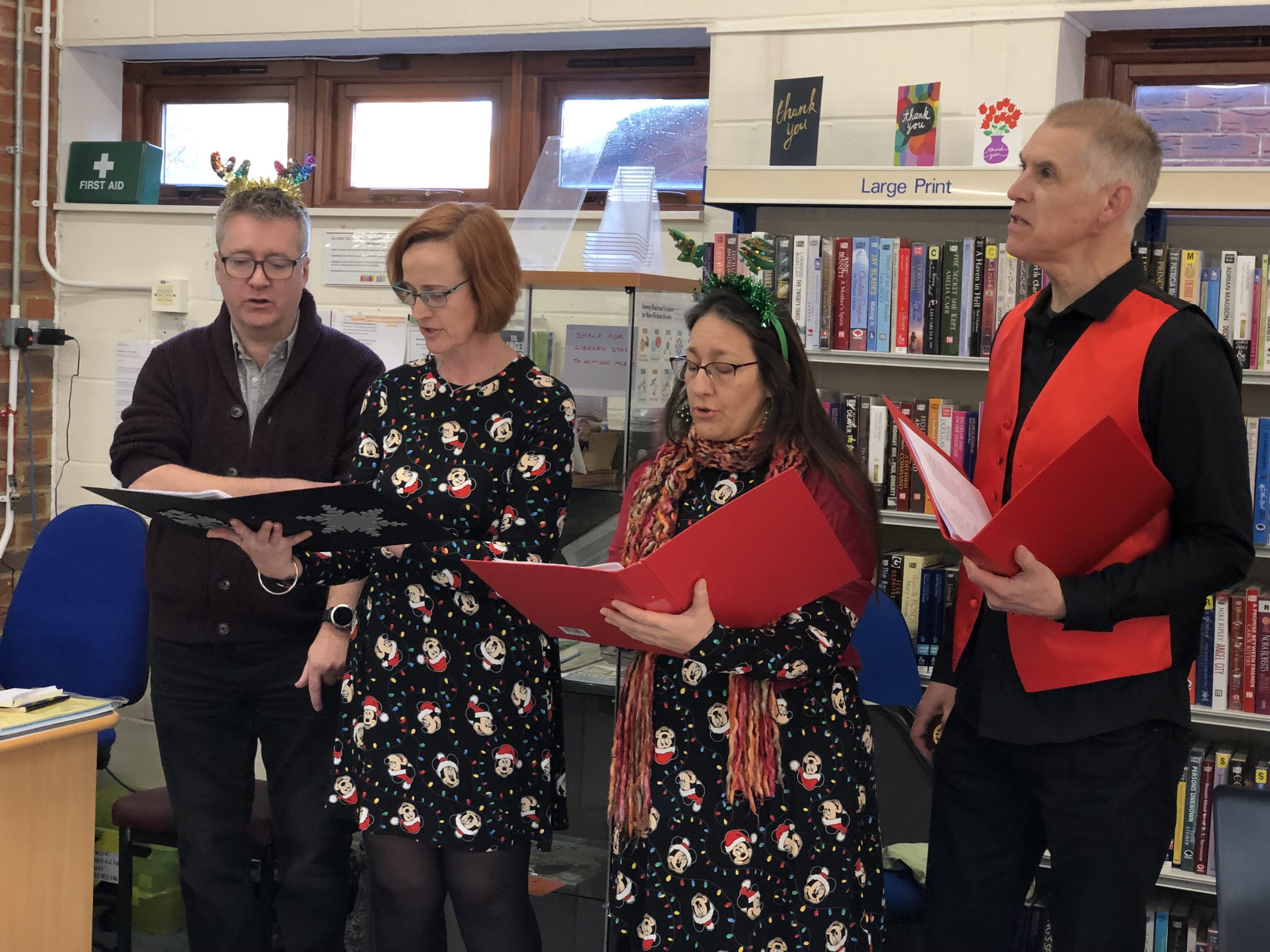 Jinx singing in Roade Library December 2022